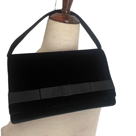 Black Velvet Clutch Shoulder Bag Evening Purse with Strap NWOT Bow, S23 - Picture 3 of 8